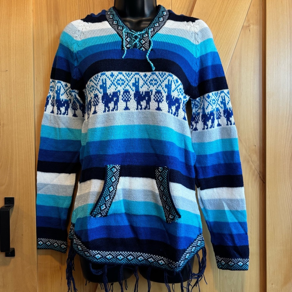 💕New Listing💕Alpaca Patterned Blue Tones Cozy Sweater